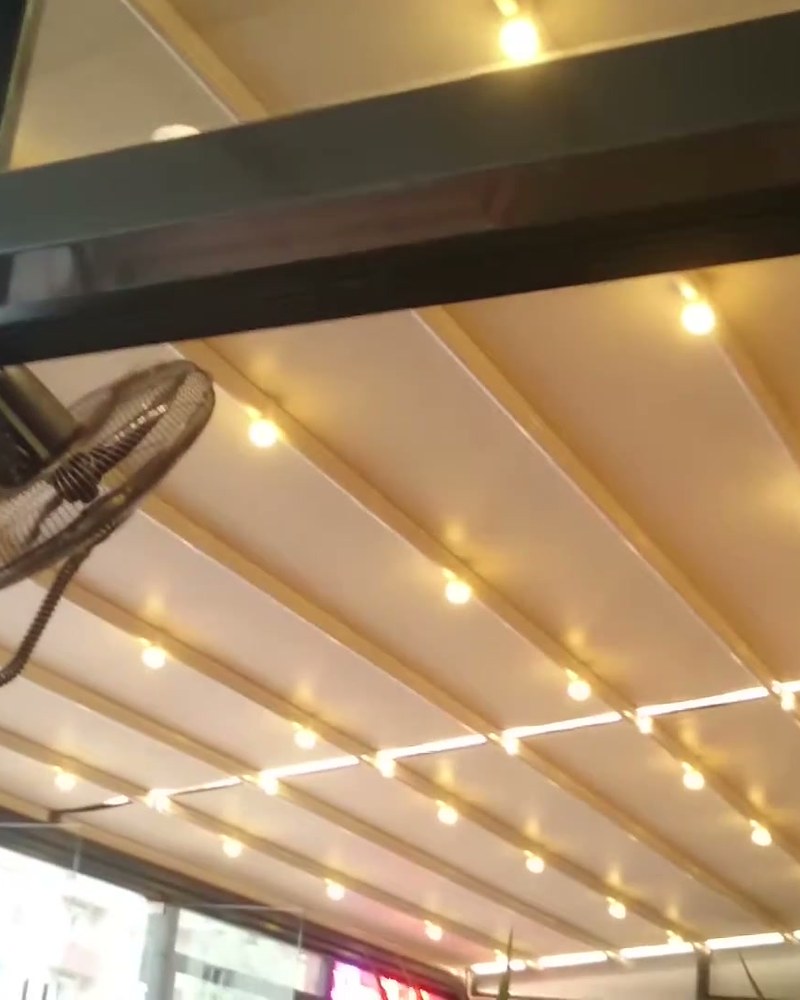 Retractable roof pergola for an outdoor living area