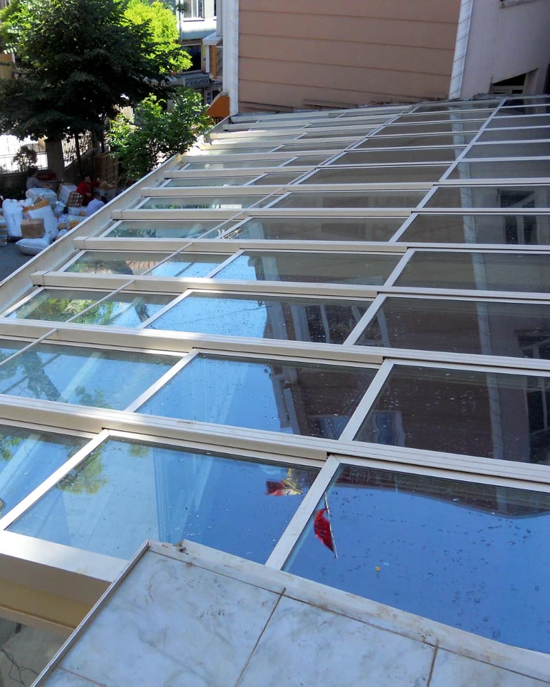 Automatic glass roof over a terrace, seen from above